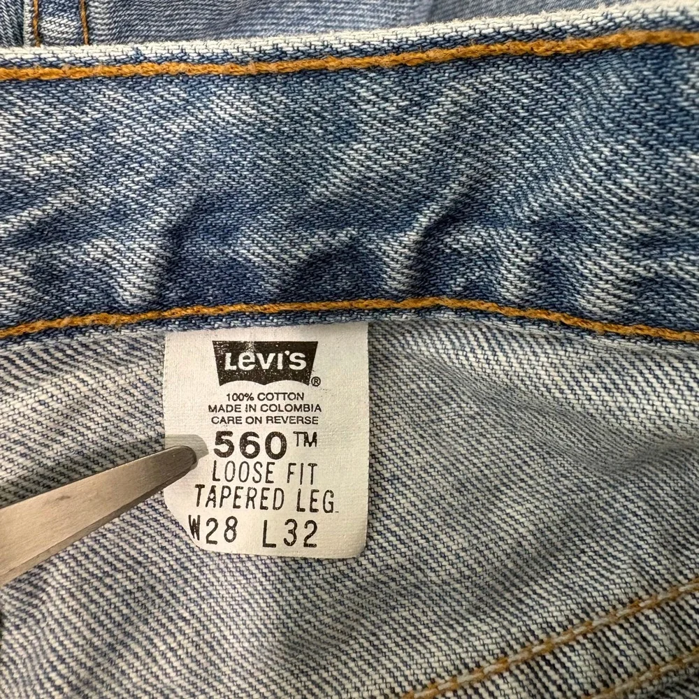 Vintage Levi's Jeans Mens 28x32 Blue 560 Loose Fit Tapered Leg‎ Light Wash Y2K